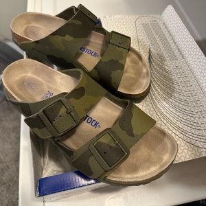 Birkenstock men’s 6 Arizona Green Camo sz39